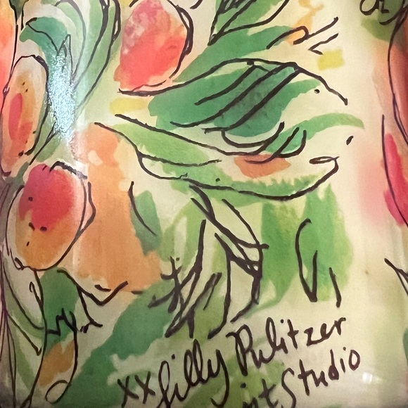 New Lilly Pulitzer Scented 5x5 Candle - Picture 3 of 7